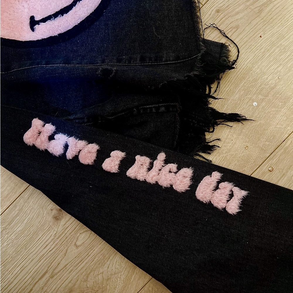 BLACK CROPPED FRAYED JEAN JACKET. - Picture 6 of 8
